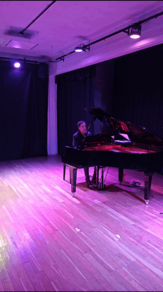 A piano solo - Imagen principal