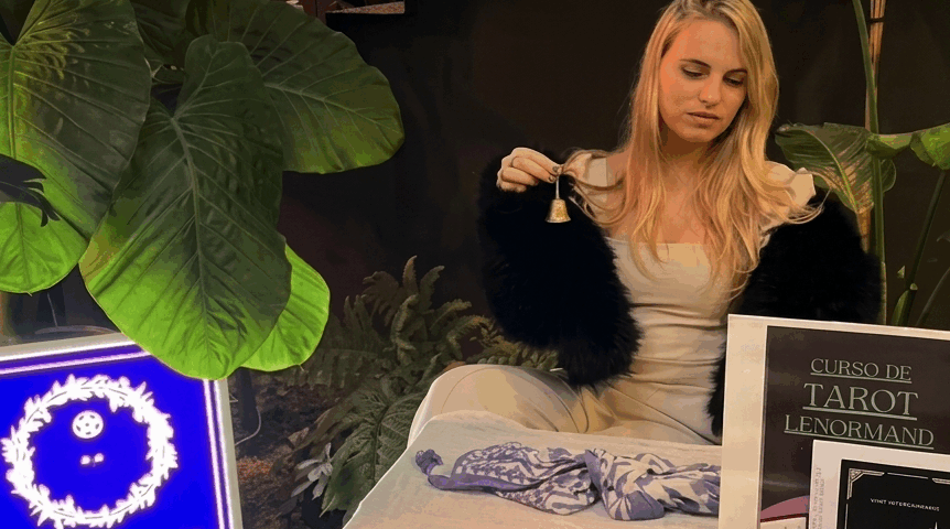 White Witch - Tarotista - Portada